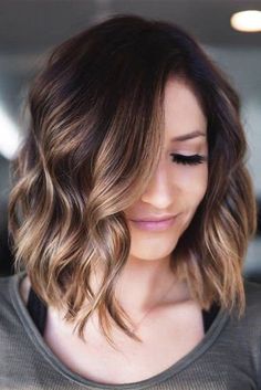 Brown Short Hair With Lowlights, Fall Foils Hair, Sand Brown Hair Color, Ombre Hair Color Short Hair Balayage, Smoky Gold Hair Color, Short Carmel Balayage Hair, Winter Balayage Brunettes Short Hair, Amelia Shepherd Hair, Ombre Hair Color For Brunettes Short