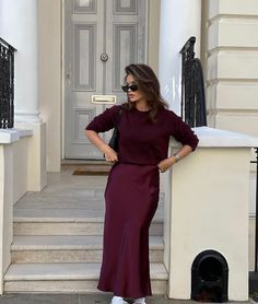 Old Money Women Outfits, Burgundy Skirt Outfit, Old Money Women, Old Money Dress, Old Money Lifestyle, Money Dress, Classy Clothing, Old Money Outfits