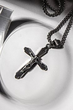 Size: 350 mm Weight: 24.5 g Material: 316L Stainless Steel Finish: Oxidation agingGold plated on Jewelry brass/silverDelivered in Zinfu Fine Jewelry Package. Christian Cross Necklace, Jewelry Package, Jesus Necklace, Crucifixion Of Jesus, Christian Cross, Sale Promotion, Jewelry Packaging, Sale Items, Cross Necklace