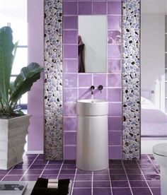 PURPLE color for modern bathroom design with tiles  http://www.lushome.com/22-modern-interior-design-ideas-purple-color-cool-interior-colors/96807 Purple Tiles, Deco Violet, Design Interior Modern, Purple Bathroom, Purple Room, Modern Bathroom Tile, Purple Bathrooms, Purple Interior