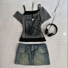 Grungy Clothes, Emo Grunge Outfits, Grungy Outfit, Grunge Outfits Winter, Girl Emo, Clothes Trendy, Gray Tank Top