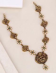 Chain Designs Gold Women Indian, Short Chain Designs Gold Women, Chain Designs Gold Women, Chain Designs Gold, Short Necklaces, Temple Jewelry Necklace, Gold Earrings Models, Anklet Designs, Kundan Jewelry