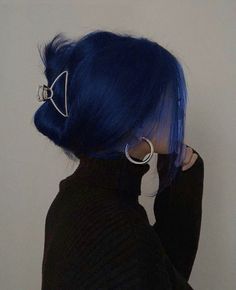 Blue Hair Color Ideas, Blue Hair Aesthetic, Blue Hair Color, Dyed Hair Blue, Filmy Vintage, Dark Blue Hair, Dyed Hair Inspiration, Pretty Hair Color, New Hairstyle