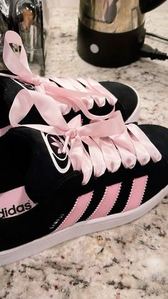 #adidas #adidasshoeswomen #pink #sneakers Pink Shoes Outfit, Campus 00, Pink And Black Nikes, Preppy Shoes, Shoe Wishlist