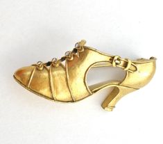 Designer Jewelry - This is a gold tone shoe brooch with a buckle and clear rhinestones. It signed MMA for Metropolitan Museum of Art and measures 2" by .88". Gold Brooches With Rhinestones For Evening, Vintage Shoe, Clear Rhinestones, Vintage Shoes, Metropolitan Museum Of Art, Matte Gold, Metropolitan Museum, Designer Jewelry, Museum Of Art