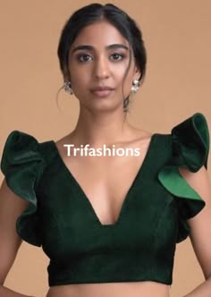 Saree Blouses Online, Outfits Indian, Kalki Fashion, Lehenga Blouse Designs, Velvet Blouse, Sari Blouse Designs, Indian Saree Blouse