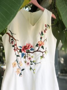 Hand Embroidery Dress, Embroidered Bird, White Linen Dresses, Embroidered Clothes, Embroidery Fashion, Embroidery Dress, Beautiful Wedding Dresses, Linen Dress, White Linen