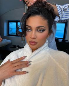 Competition Motivation, Kardashian Makeup, Sultry Makeup, Kylie Jenner Hair, Kylie Makeup, Jenner Makeup, Kylie Jenner Look, Kyle Jenner, Prom 2023