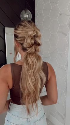 Half Braid Ponytail, High Pony Braid Hairstyles, Jumpsuit Hairstyles Formal, Easy Volume Hairstyles, Boho Ponytail Hairstyles, Hairstyles For Spaghetti Strap Dresses, Hair Styles For One Shoulder Dresses, Boho Ponytail, Practical Hairstyles