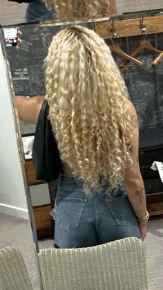 Curly Color, Hair Doctor, Hair Inspiration Long, Long Curly Wig, Business Hairstyles, Face Hair