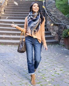 Boho Fall Fashion 2024, Fall Outfits Over 40 Women, Colorful Classic Outfits, Fall Sporty Outfits For Women, Thanksgiving Outfit Jeans, Rolled Up Jeans Outfit, Cropped Jeans Outfit Winter, Jeans And Boots Outfit Winter, Jeans With Booties Outfits