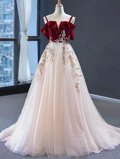 Champagne Tulle Prom Dress, Red Velvet Wedding, Blush Tulle Skirt, Prom Glam, Velvet Wedding, Off Shoulder Gown, Look Formal, Unique Wedding Dresses, Bridal Party Dresses