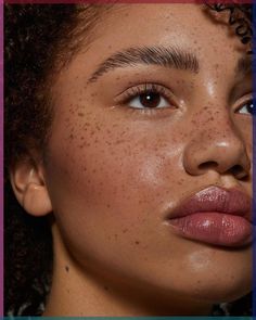 Natascha Lindemann (@natascha.lindemann) • Instagram photos and videos Glass Skin Freckles, Tinashe Makeup, Editorial Beauty Photography, Freckles On Black Women, Youthful Makeup Look, Freckles On Dark Skin, Beauty Shoot Editorial, Makeup With Freckles, Freckles On Face