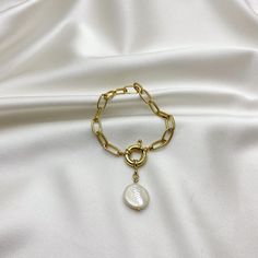 About this item; 🖤  This bracelet is made of high quality, baroque freshwater pearl.   🖤 The bracelet chain is 14k gold plated. These coatings will not fade or peel off easily. 🖤 You can use it for many years as long as you keep it away from chemicals such as perfume and salt water. 🖤 Pearl bead sizes are from 6 inch to 7 inch  🖤 The bracelet has an adjustable attachment from 6,5 inch to 7,3 inch. But for a different size, just send us a message. I can design your bracelet according to the Pearl Bracelet With Pearl Pendant As Gift, Pearl Drop Bracelet As Gift, Pearl Bracelet With Pearl Pendant For Gift, Pearl Bracelet With Adjustable Chain As Gift, Gift Pearl Bracelet With Adjustable Chain, Handmade Pearl Bracelet Perfect For Gifts, Handmade Pearl Bracelet As Gift, Pearl Drop Bracelet Perfect As A Gift, Handmade Pearl Bracelet Gift