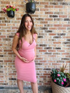 Welcome the springtime in style with this gorgeous pink maternity dress. Perfectly tailored to fit and flatter your growing baby bump, this elegant and feminine design will make you look and feel beautiful during your pregnancy. The soft pink hue is sure to bring a touch of freshness and romance to your wardrobe, while the stylish cut will show off your bump in all the right places. From date nights to family gatherings, this dress is the perfect choice for any special occasion. Elegant Sleeveless Bump-friendly Maternity Dress, Elegant Sleeveless Bump Friendly Maternity Dress, Elegant Sleeveless Bump-friendly Dresses, Elegant Sleeveless Bump Friendly Dresses, Maternity Sleeveless Nursing-friendly Dress, Fitted Sleeveless Maternity Dress, Nursing-friendly Sleeveless Maternity Dresses, Stretch Sleeveless Maternity Dress, Fitted Sleeveless Maternity Dress, Bump Friendly