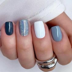 Haz Crecer tus Uñas en tan Solo 7 DÍAS Con este Ingrediente Secreto!! Unghie Sfumate, Pastel Nails Designs, White And Silver Nails, White Nail Polish, Cute Gel Nails, White Nail, Short Acrylic Nails Designs, Dipped Nails, Silver Nails