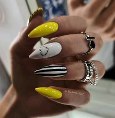 Split Color Nails, Chic Nail Designs, Nagellack Trends, Stiletto Nails Designs, Almond Acrylic Nails, Her Nails, Hot Nails, Fabulous Nails