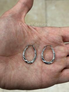 14K White Gold Oval Diamond Cut Hoop Size: 26mm x 20mm Metal: Solid 14K Gold  Estimated Weight: 0.90 Grams These Are Real 14K Gold, Not Filled, Not Plated -These hoop earrings are great for everyday wear.  -Very comfortable and they can be left in your piercings indefinitely! -Very high quality hoops made from pure 14K gold (NOT FILLED) -Sold In PAIRS Brand New, Never Used Arrives in a Velvet Gift Pouch and includes FREE SHIPPING to the USA Within 24 Hours To see more earrings and other handcraf Oval Diamond Cut Sterling Silver Hoop Earrings, Oval Sterling Silver Hoop Earrings With Diamond Cut, Oval Sterling Silver Huggie Earrings For Gift, Oval Sterling Silver Huggie Earrings As Gift, Everyday Oval Nickel-free Hoop Earrings, Minimalist Oval Hoop Earrings For Anniversary, Silver Oval Tarnish Resistant Hoop Earrings, Oval Nickel-free Hoop Earrings For Everyday Wear, Nickel-free Oval Hoop Earrings For Everyday