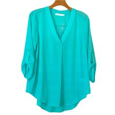 Ladies Mint Colored Tunic V-Neck Tunic Pull Over Top 3/4 Sleeve Roll Tab Sleeve Nwot Size M Approx Measurements: Laid Out Flat Across Front Chest: 20 Inches Shoulder To Hemline: 25 Inches Sleeve End To Pit : 14 Inches Chic Green Half-sleeve Blouse, Chic Green Half Sleeve Blouse, Summer V-neck Blouse With Roll-up Sleeves, Chic Green Blouse With 3/4 Sleeves, Chic Blouse With 3/4 Roll-up Sleeves, Chic Blouse With Roll-up 3/4 Sleeves, Clothes For Women Over 50, Clothes Women, Mint Color