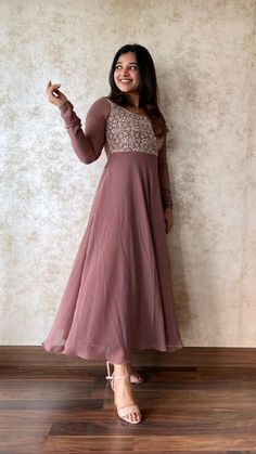 Elegant Anarkali, Anarkali Patterns, Simple Frock Design, Long Frock Designs, Chikankari Kurti, Gown Party Wear, Long Gown Design, Simple Frocks, Churidar Designs