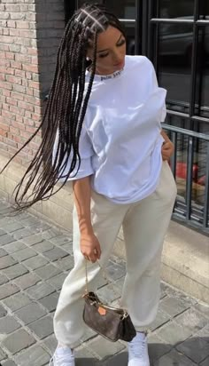 Comfortable Travel Outfit, Trajes Kylie Jenner, Cute Sweater Outfits, Smart Casual Women, Airport Fits, Effortlessly Chic Outfits, Cute Lazy Outfits, Swag Outfits For Girls, Tomboy Style Outfits