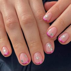 Classy Christmas Nails, Cosmetic Aesthetic, London Autumn, Christmas Nail Art Ideas, Hello Nails, Hippie Nails, Short Gel Nails, Hard Nails