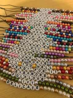 Taylor Swift Birthday Party Ideas, Taylor Swift Party, Taylor Swift Birthday, Friendship Bracelets With Beads, Friendship Bracelets Designs, Estilo Taylor Swift, Taylor Swift Outfits