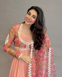 #anmolbaloch #pakistanifashion #pakistaniactress #traditional #anarkali Traditional Anarkali, Anmol Baloch, Stylish Kurtis Design, Traditional Blouse Designs, Anarkali Dress Pattern, Neck Designs For Suits, Kurti Designs Latest, Pakistani Fancy Dresses, Salwar Kamiz