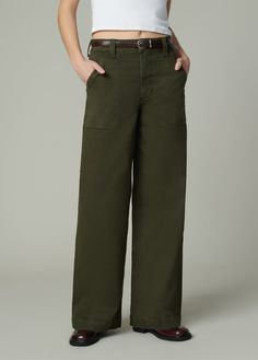 Relaxed fit through the hips with a high rise and full-length wide leg. 
DETAILS + FIT
High Rise: 12”
Wide leg
Zip fly
Trouser-pocket styling
Leg opening: 21.5” 
Full length: 32” inseam
Stretch twill that forms to your body and keeps its shape. 
62% COTTON, 18% RAYON, 17% POLYESTER, 3% ELASTANEMoa is 5’10” and is wearing a size 26.
Waist: 25” 
Bust: 33” 
Hips: 35.5” Dark Khaki Pants, Pants Diy, Forest Night, Trouser Pocket, Style Inspiration Fall, Urban Looks, Dark Khaki, Wide Leg Jeans, Fall Fashion