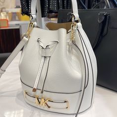 Michael Kors Reed Medium Pebbled Leather Bucket Bag Satchel Crossbody Handbag Optic White Nwt New With The Tag Authentic The Reed Infuses Glamor Into An Otherwise Austere Bucket Bag Design. Crafted From Smooth Leather, It Features A Drawstring Closure That Opens To A Spacious Interior. A Belted Feature With Our Gold-Tone “Mk” Hardware And Coordinating Accents Finish It With A Gilded Touch. Carry It By The Top Handle Or Wear It Crossbody With The Removable Strap. Bucket Bag Pebbled Leather 100% L Beige Purses, Convertible Crossbody Bag, Brown Crossbody, Michael Kors Crossbody, Chain Crossbody Bag, Leather Bucket Bag, Crossbody Clutch, Leather Bucket, Orange Leather