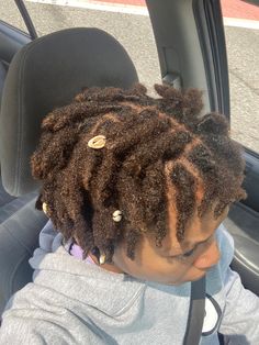 Cute Dreads, Mullet Hairstyle, Blue Jeans Crafts, Short Locs Hairstyles, Hair Game, Brown Skin