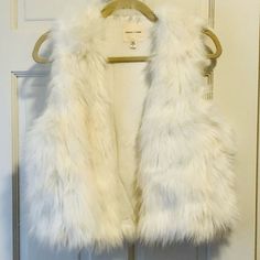 Never Worn Like New Condition White Faux Fur Vest Black Mesh Crop Top, Fur Vest Women, Women Faux Fur Vest, White Faux Fur Vest, Fuzzy Pullover, Black Sleeveless Top, Faux Fur Vest, Faux Fur Vests, White Faux Fur