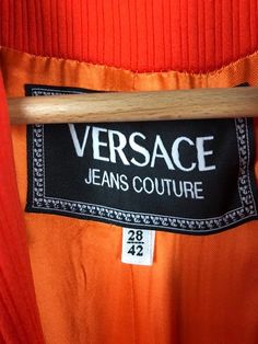 90s vintage Versace jacket. Orange jacket with two pockets and one-button placket with jellyfish, as well as the buttons on the sleeves. The jacket has a small, microscopic scratch, almost invisible (last photo), but otherwise it is in excellent condition. The fabric is polyamide. Size indicated: 42 Italian which corresponds to a size S. MEASURES Shoulders: 41 cm Chest: 45 cm Length: 71 cm Versace Blazer, Versace Top, Pink Jacket Blazer, Versace Jacket, Versace Vintage, Orange Blazer, Women Blazer, Orange Jacket, Vintage Versace