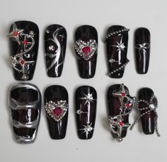 Press on Nails!! Crimson Abyss 🖤❤️ Shape: Coffin Length: Medium (In photos) Custom sizes are an additional $5!! Ongles Goth, Glamour Nails, Grunge Nails, Great Nails, Foxtrot