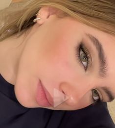 Natural Makeup 2023, Natural Eye Looks For Blue Eyes, Malena Movie Make Up, Siren Eyes Makeup Natural, Kohl Lined Eyes, Eye Looks With White Eyeliner, School Formal Makeup, Soft Makeup For Blue Eyes, Natural Makeup Almond Eyes