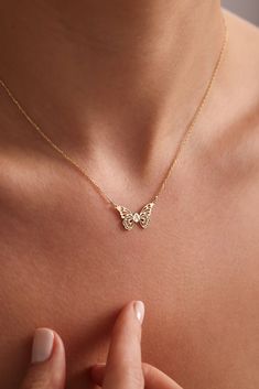 ♡ B U T T E R F L Y . N E C K L A C E ♡ Elevate your style with our enchanting dainty butterfly necklace, meticulously crafted from 925 sterling silver and available in lustrous gold, sleek silver, and elegant rose gold finishes. Symbolizing transformation and freedom, the butterfly resonates deeply with women, serving as a powerful reminder of their inner strength and resilience. Personalize your journey by engraving your chosen initial on the pendant's center, infusing this timeless piece with Cool Necklaces Unique, Dainty Butterfly Charm Jewelry For Wedding, Dainty Wedding Jewelry With Butterfly Charm, Dainty Butterfly Charm Necklace With Clavicle Chain, Dainty Butterfly Charm Jewelry For Mother's Day, Dainty Butterfly Necklace With Clavicle Chain, Dainty Butterfly Charm Necklace For Anniversary, Dainty Butterfly Charm Necklace For Wedding, Elegant Butterfly Clavicle Chain Charm Necklace