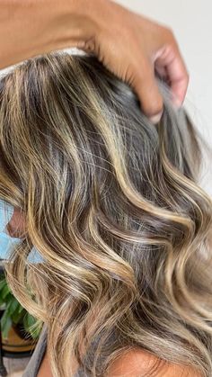 Streaky Highlights, Beautiful Highlights, Highlights Curly Hair, Hair Color Underneath, Hair Done, Blonde Hair Inspiration, Hair Color Techniques, Light Hair Color