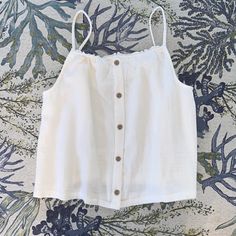 Arizona Jean Co Spaghetti Strapped Top, Size Large, New With Tags, Snowdrift/Slightly Off White, 100% Cotton, Button Down, Fully Lined With 100% Polyester Underlay. Summer Cropped Camisole With Adjustable Straps, Casual Beach Camisole Crop Top, Casual Camisole Crop Top For Beach, Summer Cropped Tops With Adjustable Straps, White Crop Top Tank With Adjustable Straps, Casual Vacation Camisole Crop Top, Casual White Tank Top With Spaghetti Straps, Summer Cropped Camisole For Day Out, Casual Camisole Crop Top For Vacation