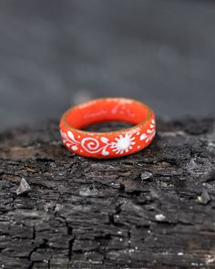 Probably the most sustainable pieces of jewelry in our collection. They were not made new, but have been dormant for many years until we discovered them and brought them to Berlin.  These rings come from a former enamel manufactory in Vienna and are over 60 years old. All hand painted they are beautiful vintage accessories from another time. Suitable for fingers, toes or as dread jewelry. Our heart for the good old things beats somersaults - maybe yours too? ;-)  There may be slight deviations from the delivered ring to the picture. They are all handmade differently and the already high age may have traces such as small color or material imperfections. However, each ring in itself is solid in its structure and in good to very good condition, considering their age.  We ask you to bear this Unique White Enamel Ring For Gift, Unique White Enamel Ring As A Gift, Artisan Hand Painted Orange Jewelry, Artisan Hand-painted Orange Jewelry, Vintage Handmade White Rings, Vintage White Handmade Rings, Handmade White Enamel Ring Gift, Handmade Vintage White Rings, Vintage Red Hand Painted Jewelry