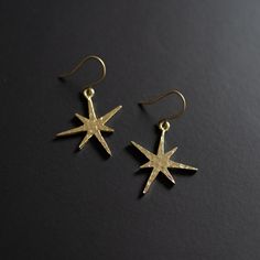 Shooting star earrings Odd Jewelry, Celestial Fashion, Wire Star, Kite Earrings, Silversmithing Jewelry, Celestial Magic, Classy Earrings, Whimsical Jewelry, Metalsmithing Jewelry