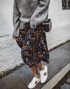 Midi Skirt Pattern, Winter Skirt Outfit, Mode Casual, Urban Street Style, Summer Dress Outfits, Midi Skirts