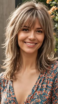 Women Haircut With Bangs, Bangs For Thick Hair Round Face, Medium Length Haircut Choppy Layers, Haircuts That Frame Your Face, Modern Day Shag, Shaggy Medium Hair With Bangs, Face Framing Layers With Bangs, Medium Hairstyles With Bangs