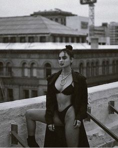 Rooftop Photoshoot, Creative Photoshoot Ideas, Model Inspo, Model Poses Photography, Photoshoot Concept, Best Photo Poses, Fashion Photography Editorial, Photoshoot Inspiration, The Roof