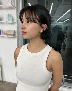 Asian Short Bob Hairstyles, Asian Short Haircuts For Women, Chin Length Hair With Bangs Straight, Short Hairstyle Women Asian Round Face, Bob With Bangs Asian, Bixie Cut Straight, Bixie Straight Hair, Short Tomboy Haircut For Women, Bixie Haircut Girl