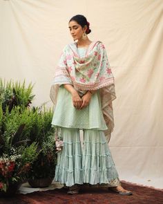 For the brides who want to go for something light and comfortable for thier haldi and mehendi ceremony, Here are some trending outfits to go for! #minimaloutfits #minimalhaldioutfit #minimalmehendioutfit #cottonoutfits #kurtis #palazzosuits #shararadesigns #cottonsharara #pakistanibride #cottonsuits #printedsuits #indowesternoutfits #cottonlehenga #lightbridalwear #cottonsaree Mehendi Bridal, Haldi Outfit, Beaded Neckline