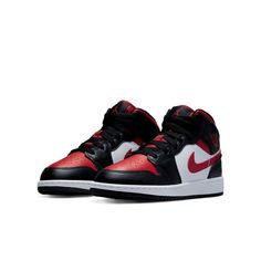 554725-079 Red Profile, Red Wing Logo, Jordan 1 Mid Black, Air Jordan 1 Mid Black, Air Jordan 1 Mid Gs, Black Tongue, Jordan Model, Nike Air Jordan 1 Mid, Black Fire