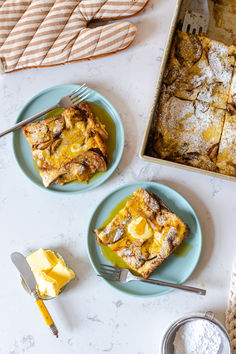 Apple Bottom Hootenanny Pancakes feature a fluffy layer of eggy, puffy pancakes bakes atop a bed of brown sugared, cinnamon spiced apples in this one pan breakfast wonder. Puffy Pancakes, Easy Pancake, Quick Baking, Baked Pancakes, Apple Pancakes, Peanut Butter Sandwich, Apple Bottoms, Pancake Batter