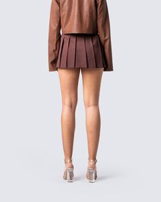 Serve on and off the court 💅🏼 Brown pleated mini skirts? Yes please 🤎 Constructed from a lightweight twill, and complete with pressed pleats and a side zip closure 😚 Chic Accordion Pleats Mini Skirt For Fall, Pleated Short Tennis Skirt For Fall, Pleated Fitted Tennis Skirt For Fall, Fitted Tennis Skirt With Accordion Pleats For Fall, Fall Season Pleated Short Tennis Skirt, Pleated Mini Skort For Fall, Fall Pleated Short Length Skort, Pleated Mini Length Tennis Skirt For Fall, Fall Pleated Short Skort