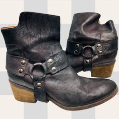 Donald J Plinar Western Couture Collection Dasha Harness Distressed Butter Soft Metallic Leather Ankle Moto Boots Black Size-Women’s Us 8m Measurements (Approx.) Heel-2” -Made In Italy -Condition -Preloved Svp-3081 Western Leather Moto Boots With Buckle, Black Western Moto Boots With Rivets, Western Leather Knee-high Moto Boots, Western Couture, Western Ankle-high Moto Boots With Stacked Heel, Ankle-high Faux Leather Moto Boots With Buckle Closure, Black Moto Boots, Boots Western, Motorcycle Boots