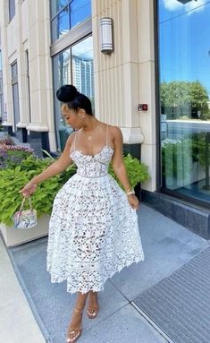 Black Wife Outfits, Minimalist Brunch Outfit, Outside Date Outfit, Simple Chic Dress Classy, White Brunch Dress, All White Brunch Outfit, Classy Aesthetic Black Woman, Elegant Brunch Outfit, White Brunch Outfit